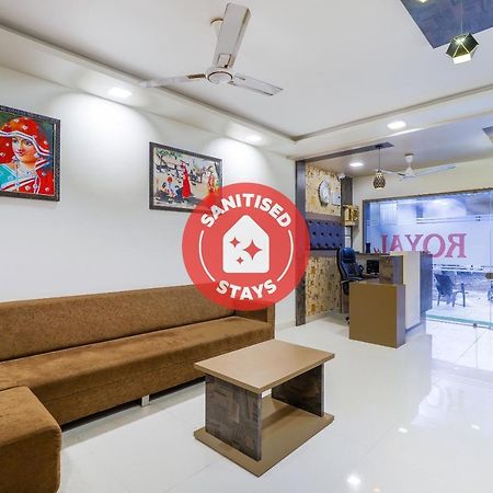 Oyo 47110 Hotel Royal Palace Naroda Esterno foto