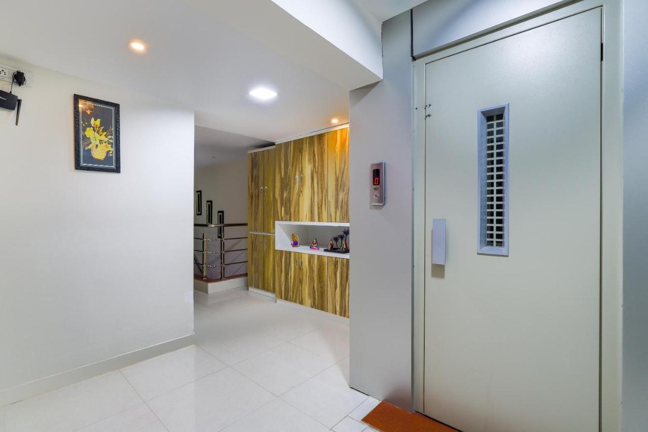 Oyo 47110 Hotel Royal Palace Naroda Esterno foto