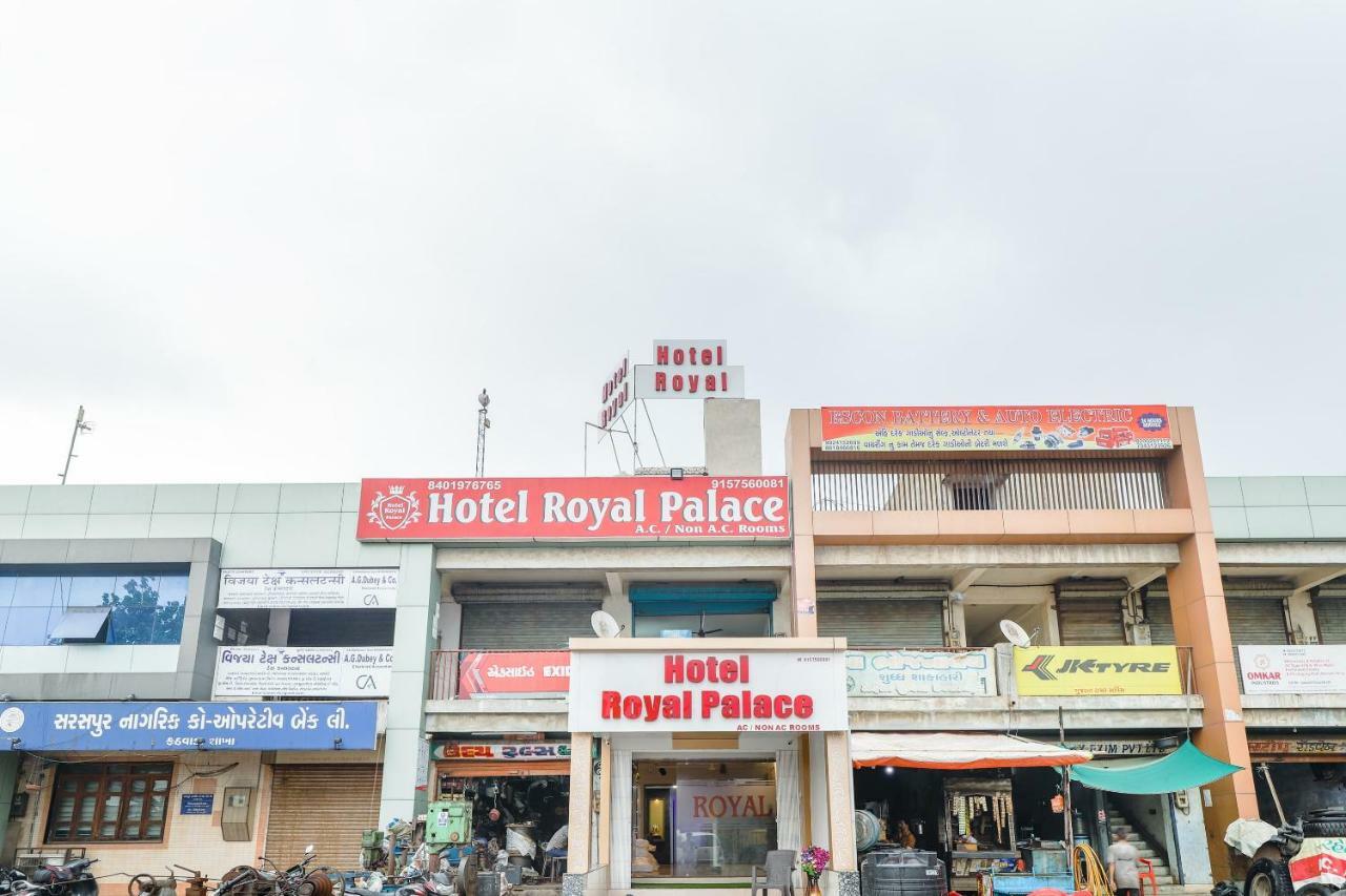 Oyo 47110 Hotel Royal Palace Naroda Esterno foto