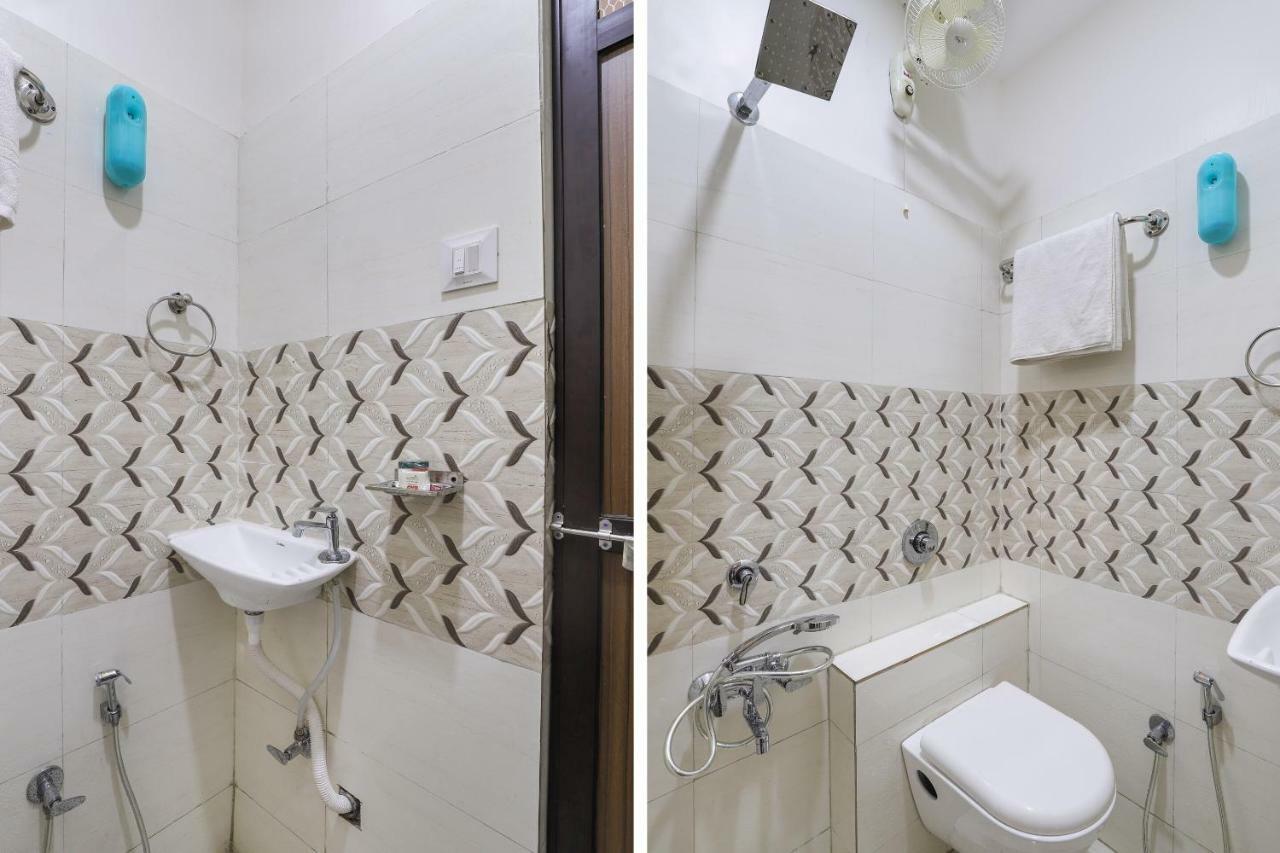 Oyo 47110 Hotel Royal Palace Naroda Esterno foto